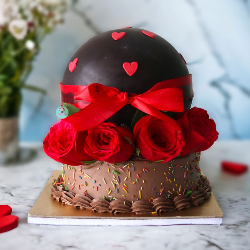 Red-Rose-Pinata-Cake